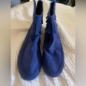 Unused Pair of Blue Fringe Ankle Boots Size 10 Classique